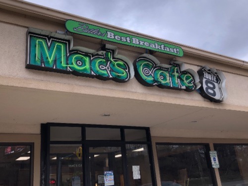 Photo of the front and entrance to Mac's Cafe Route 8